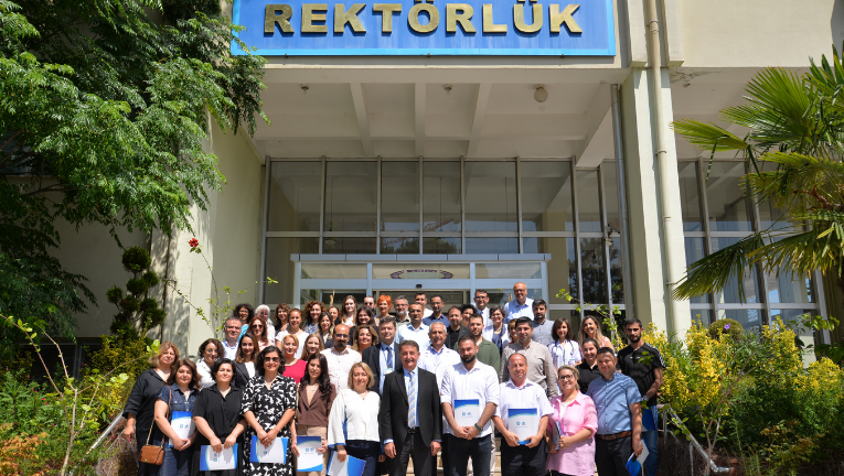 BUÜ’DE BAŞARILI AKADEMİSYENLER ÖDÜLLENDİRİLİYOR
